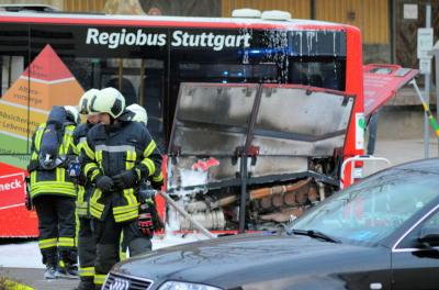 Asperg: Bus am Bahnhof in Brand geraten